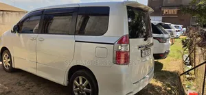 Toyota Noah 2010 White