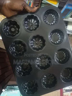 12-Cup Non-Stick Fluted Cake Baking Mold Tray