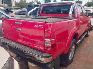 Toyota Hilux 2016 Red