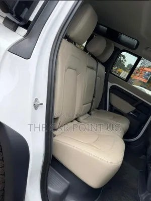 Land Rover Defender 2025 White