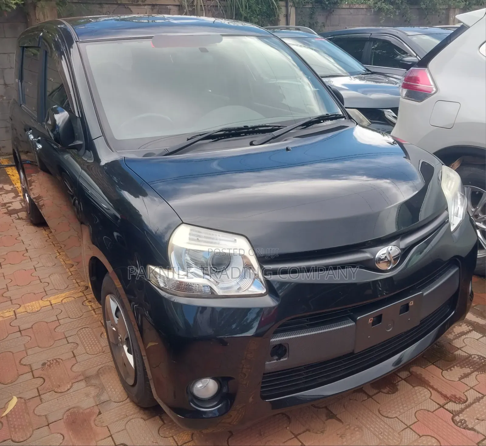 Toyota Sienta 2012 Black