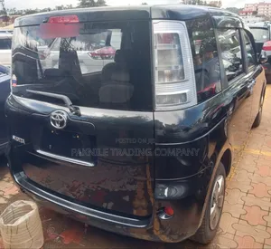 Toyota Sienta 2012 Black