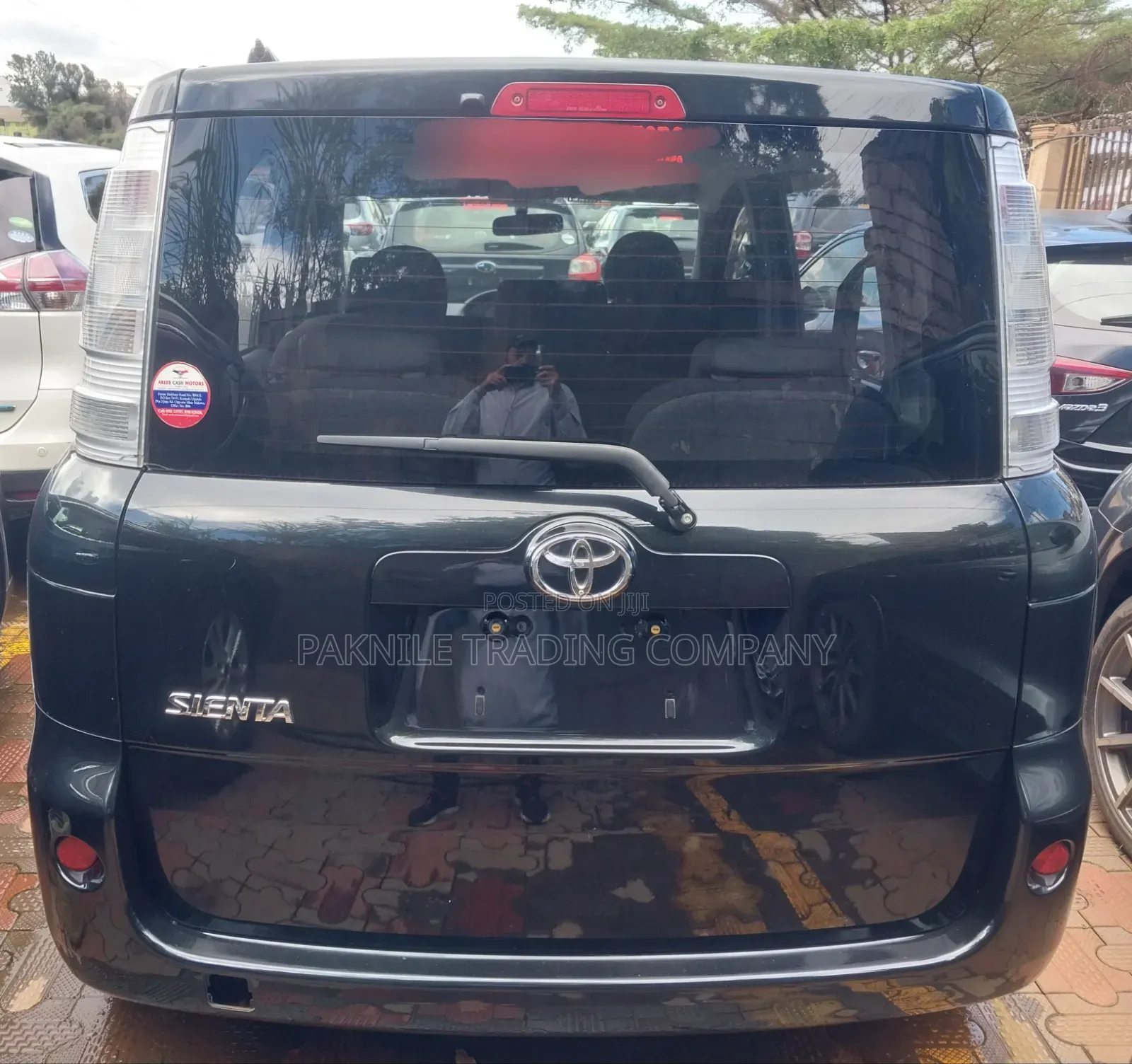 Toyota Sienta 2012 Black