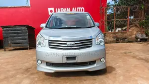 Toyota Noah 2.0 158hp FWD (7 Seater) 2013 Silver