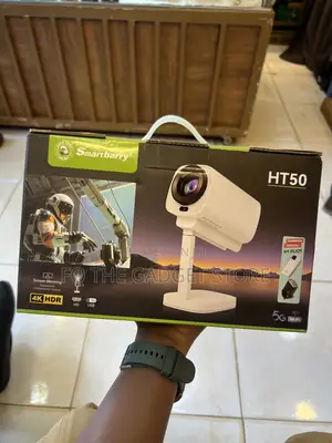 Smartbarry Ht50, a Portable Smart Projector.