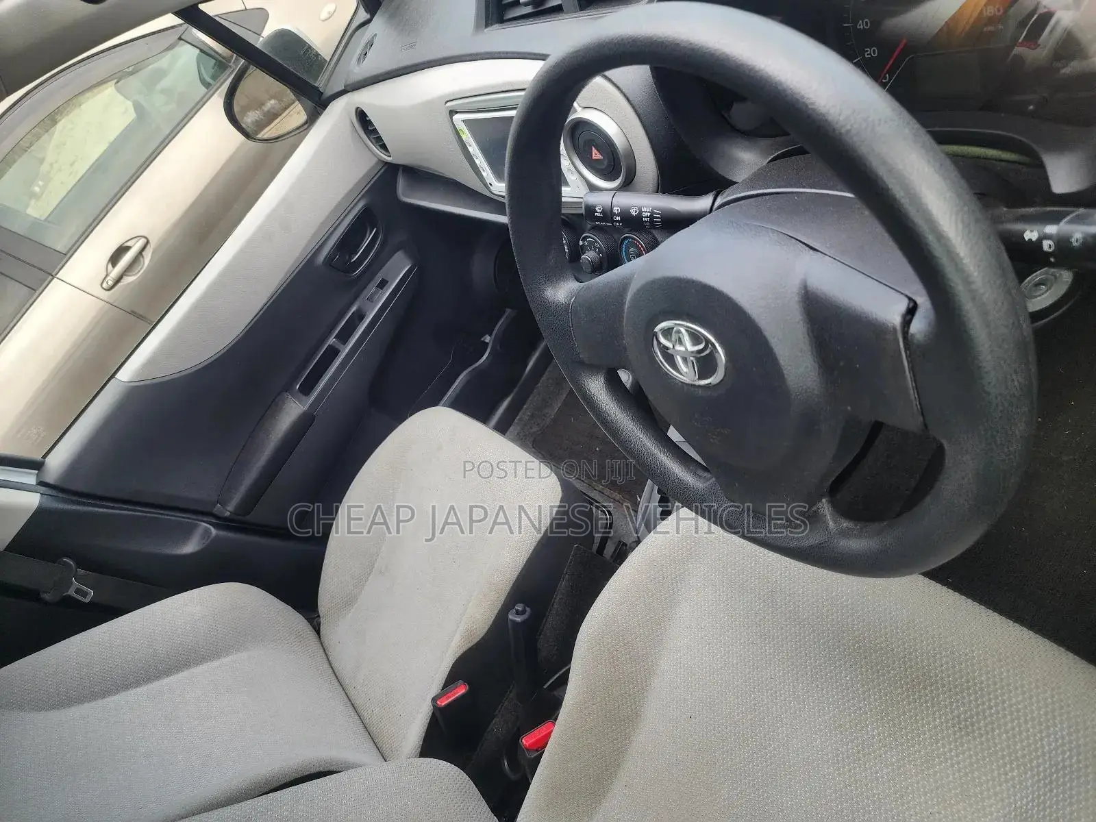 Toyota Vitz 1.5 FWD 5dr 2012 Silver