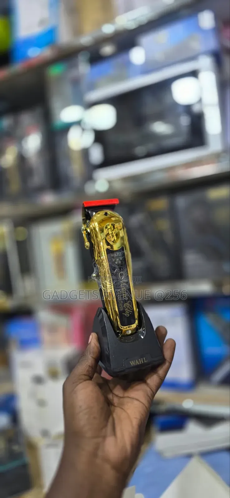 Wahl Professional 5 Star Gold Cordless Magic Clip Hair Clipper.