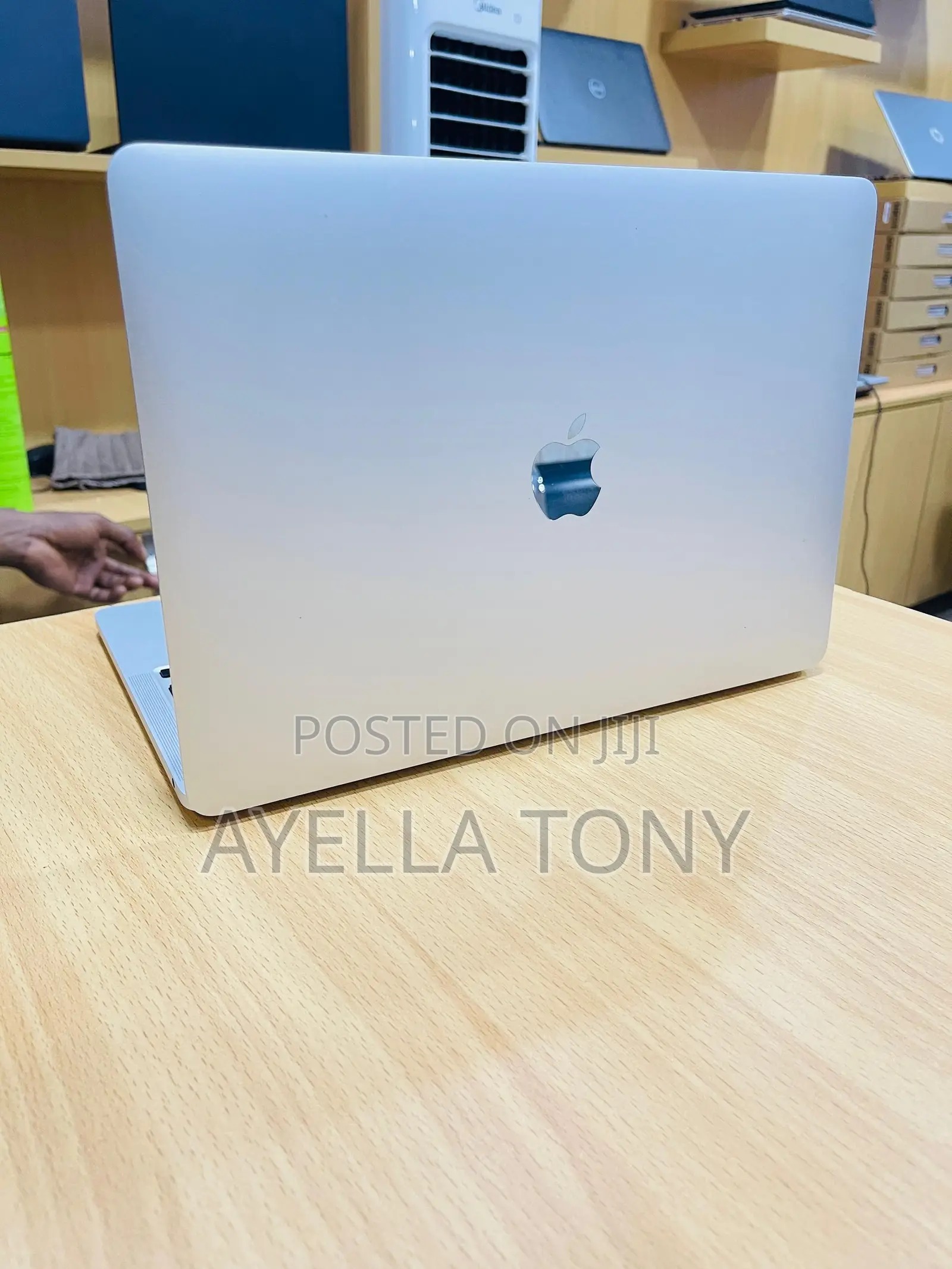 New Laptop Apple MacBook Pro 2017 8GB Intel Core i5 SSD 256GB