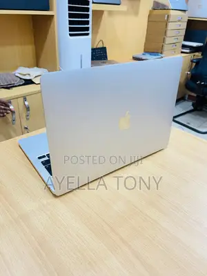 New Laptop Apple MacBook Pro 2017 8GB Intel Core i5 SSD 256GB