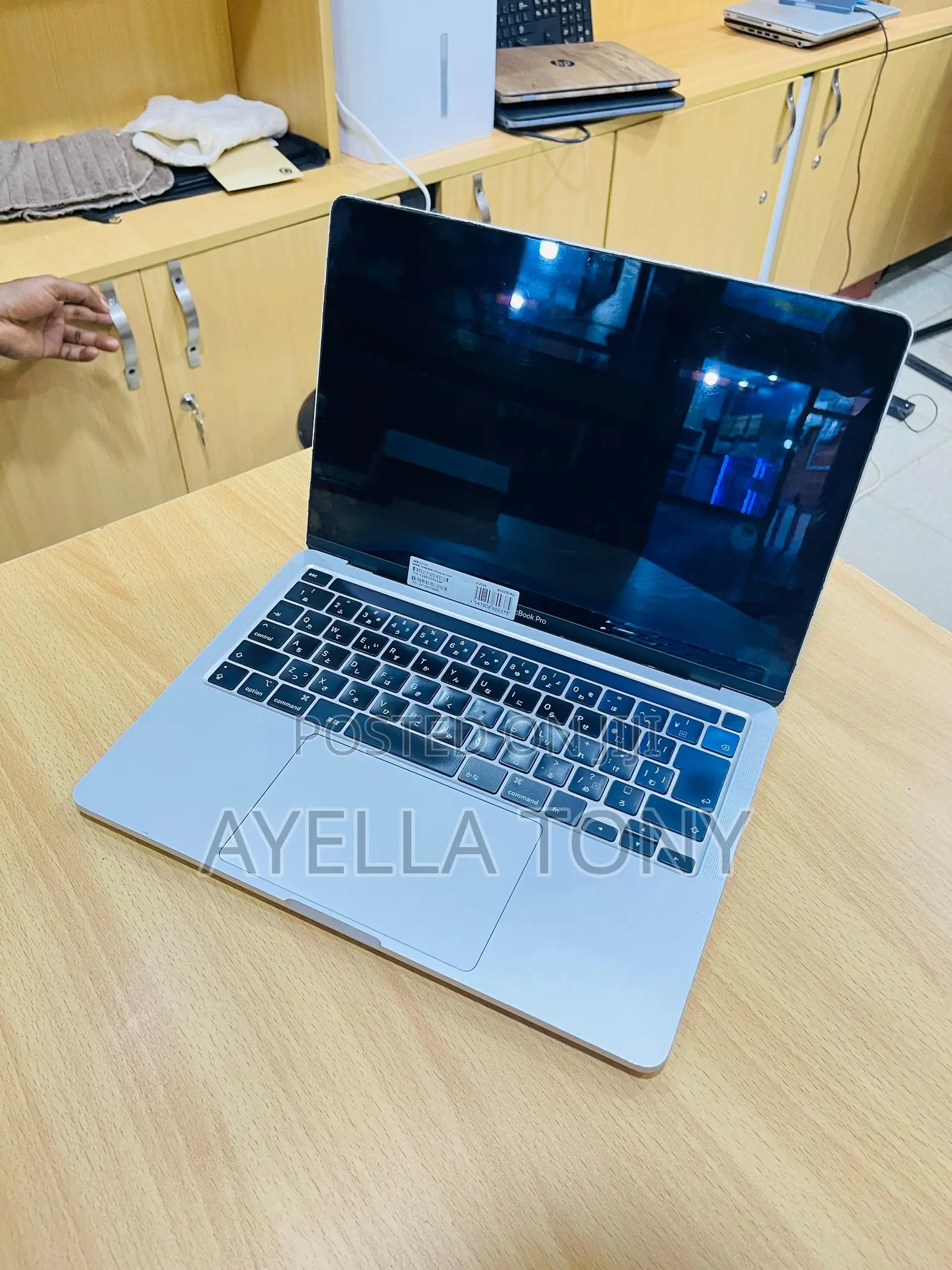 New Laptop Apple MacBook Pro 2017 8GB Intel Core i5 SSD 256GB