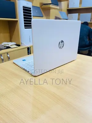 New Laptop HP Stream 14-cb110nr 8GB Intel Core i7 SSD 256GB