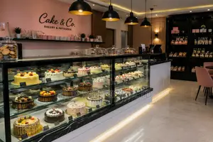 Modern Cake Bakery Interior Design Display Solutions