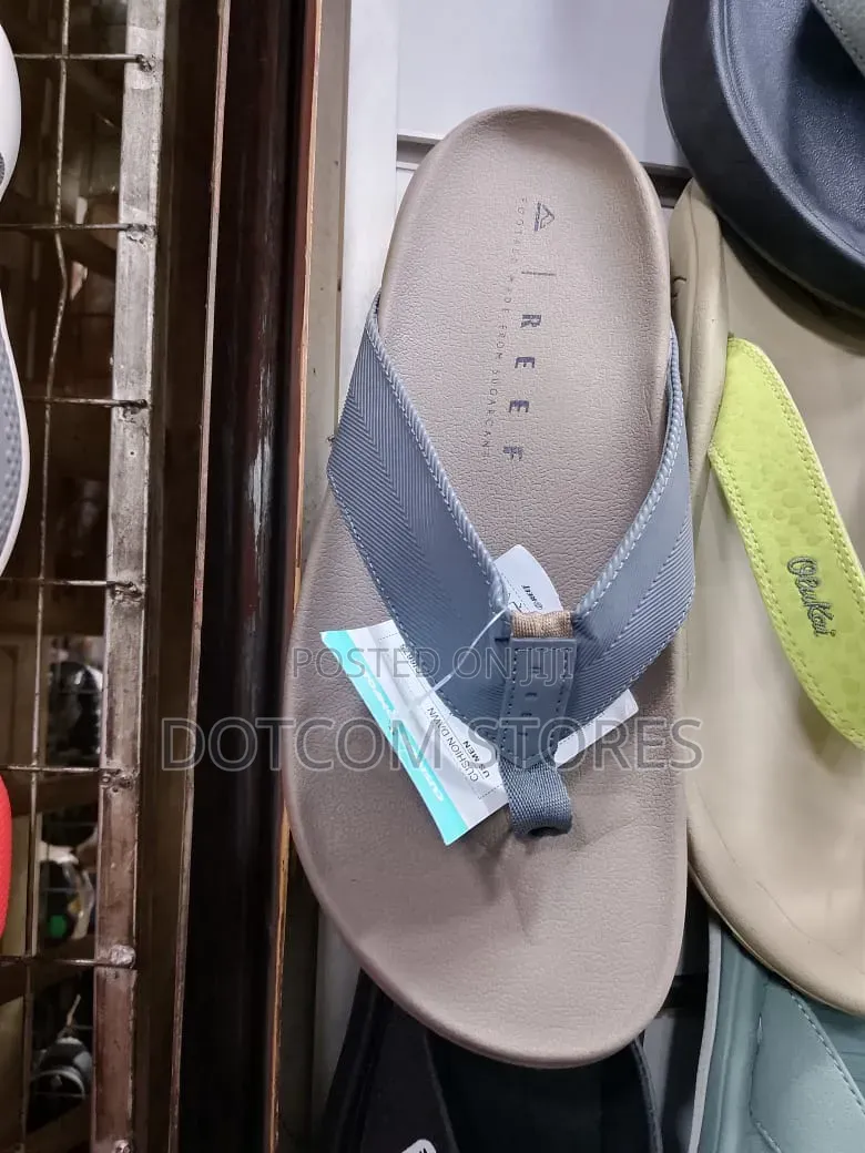 Reef Men's the Raglan Flip-Flops