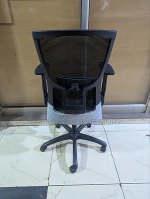 Second Hand// Used Office Chair With a Back Mesh
