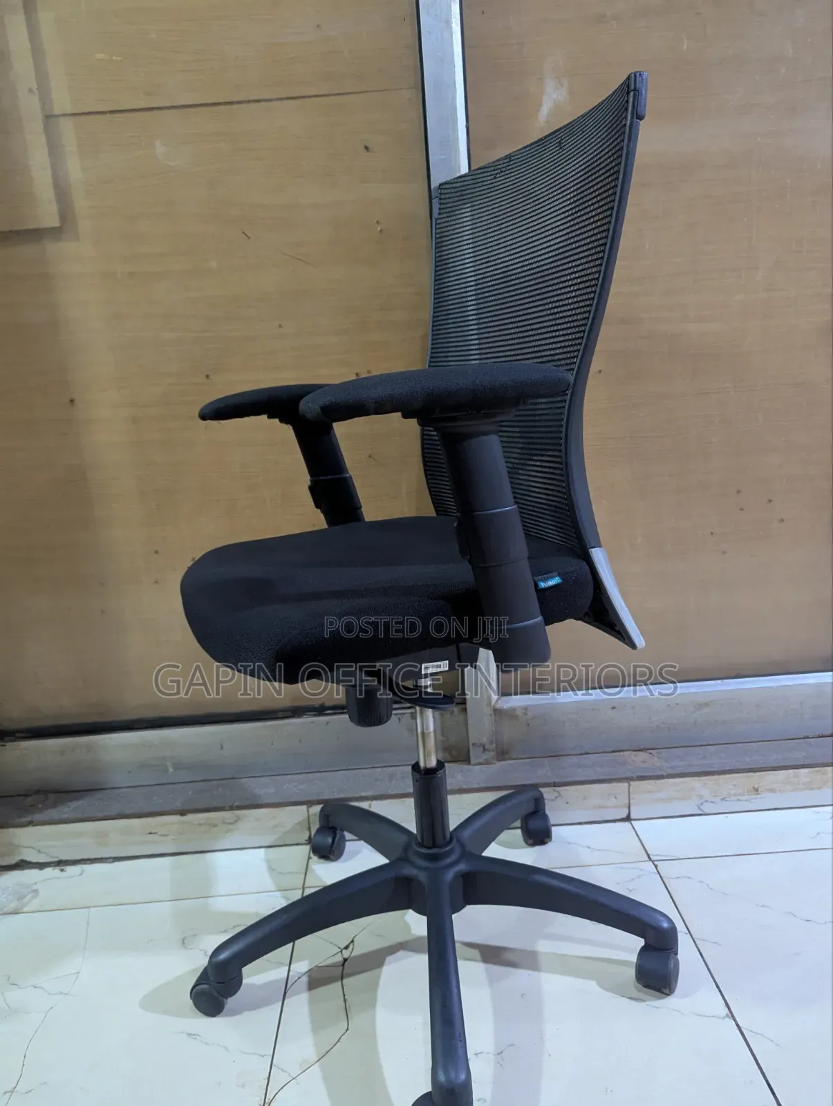 Second Hand// Used Office Chair With a Back Mesh