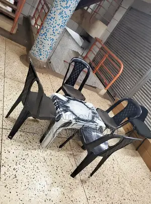 4 Set Modern Dining Chairs and Table
