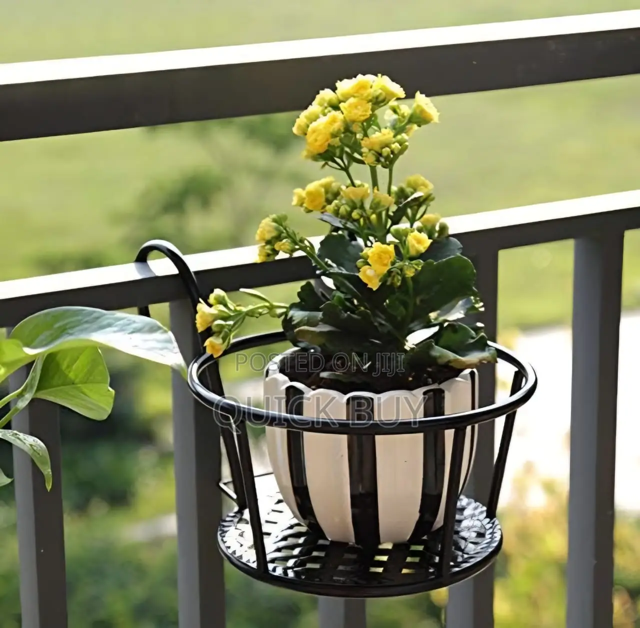8.7'' Round Metal Hanging Railing Planters