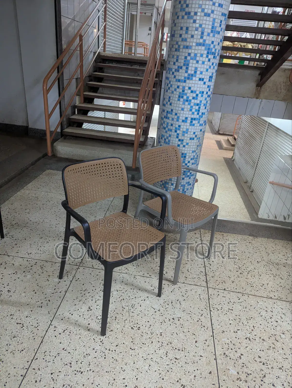 Morden Plastic Dinner Chairs