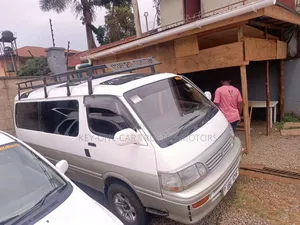 Toyota HiAce 1999 White