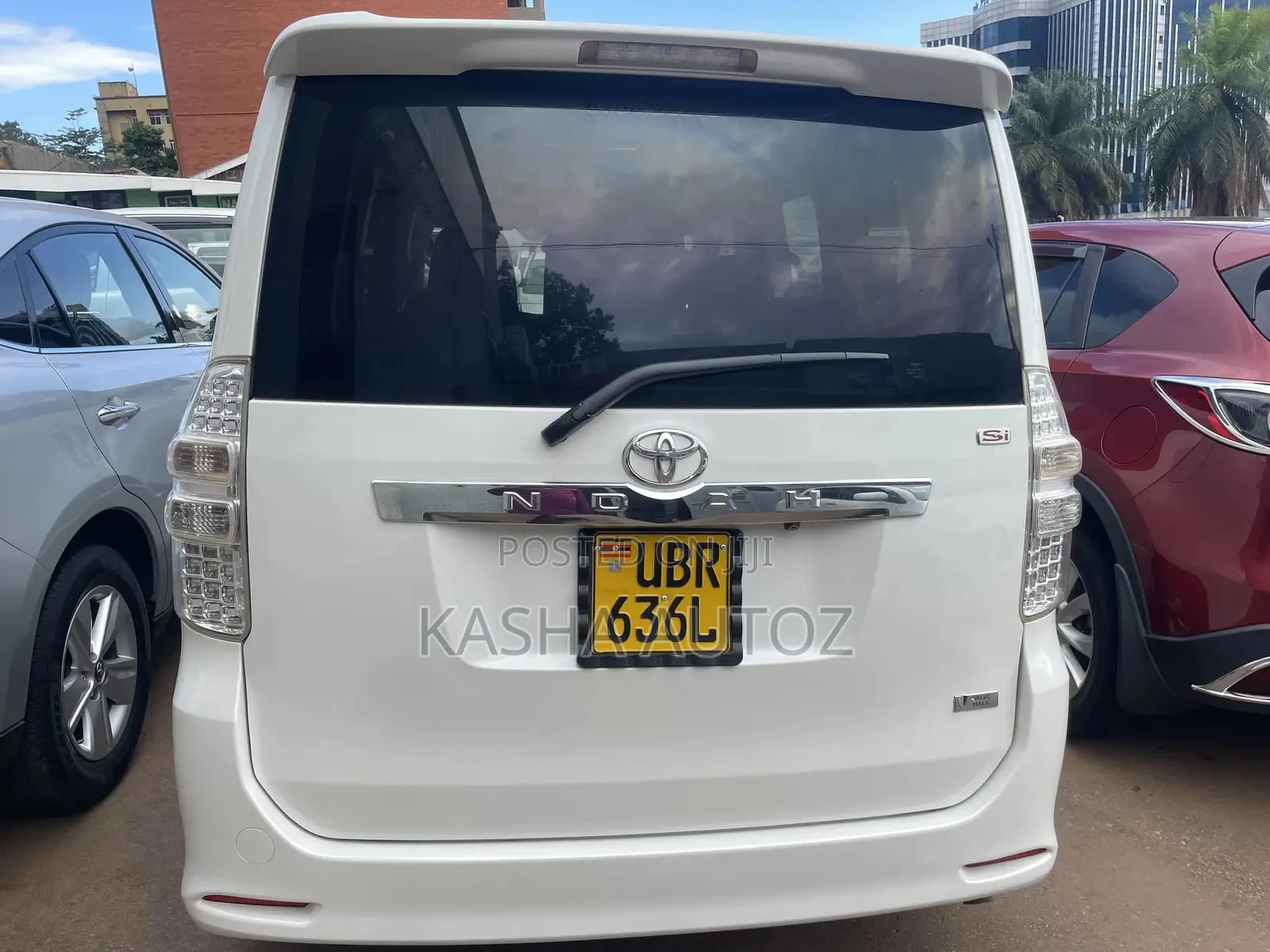 Toyota Noah 2011 White