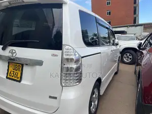 Toyota Noah 2011 White