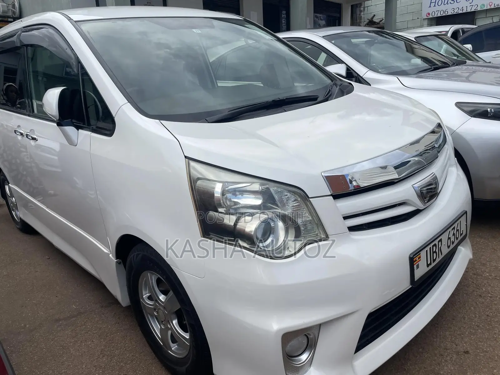 Toyota Noah 2011 White