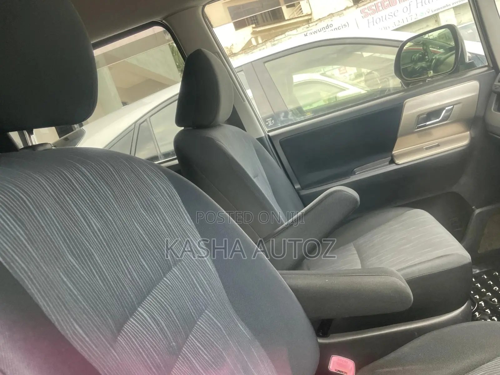 Toyota Noah 2011 White