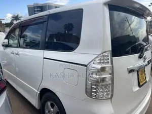 Toyota Noah 2011 White