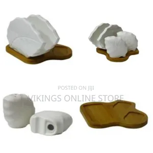 Leaf Pepper and Salt Shaker With Saviet Holder-White
