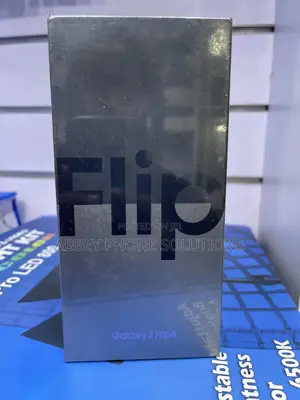 New Samsung Galaxy Z Flip4 256 GB Purple