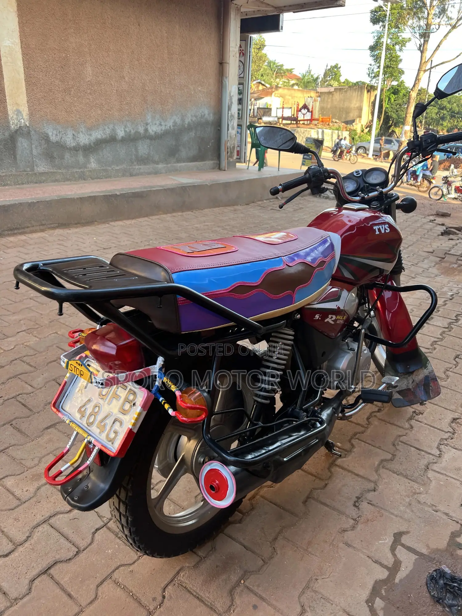 TVS HLX 125 2022 Red