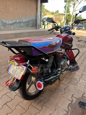 TVS HLX 125 2022 Red