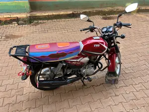 TVS HLX 125 2022 Red
