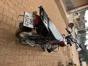 Bajaj Boxer 100 2025 Red
