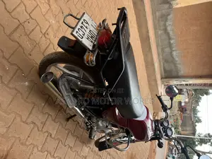 Bajaj Boxer 100 2025 Red