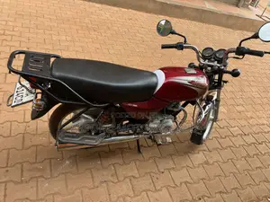 Bajaj Boxer 100 2025 Red