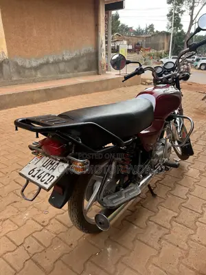 Bajaj Boxer 100 2025 Red