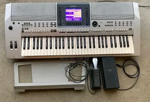 Yamaha PSR S700 Keyboard Piano