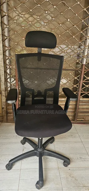 Comfortable Mesh Office Chair With Reclining Back
