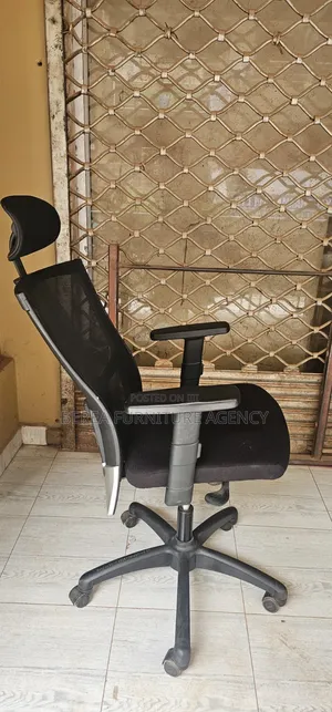 Comfortable Mesh Office Chair With Reclining Back