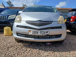 Toyota Ractis 1.5 AWD 2010 Silver