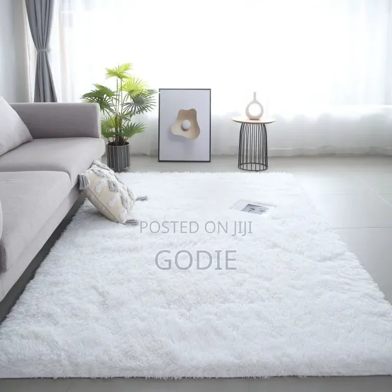 Modern White Fluffy Center Carpet (2×2.5)M