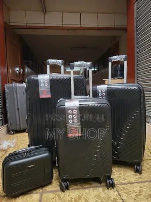 Strong Plastic Travels Suitcases 4pcs Set - Perfect for Family Trips