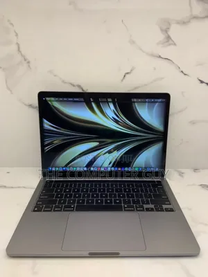 New Laptop Apple MacBook 2019 16GB Intel Core i7 SSD 256GB