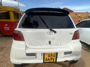 Toyota Vitz 2011 White
