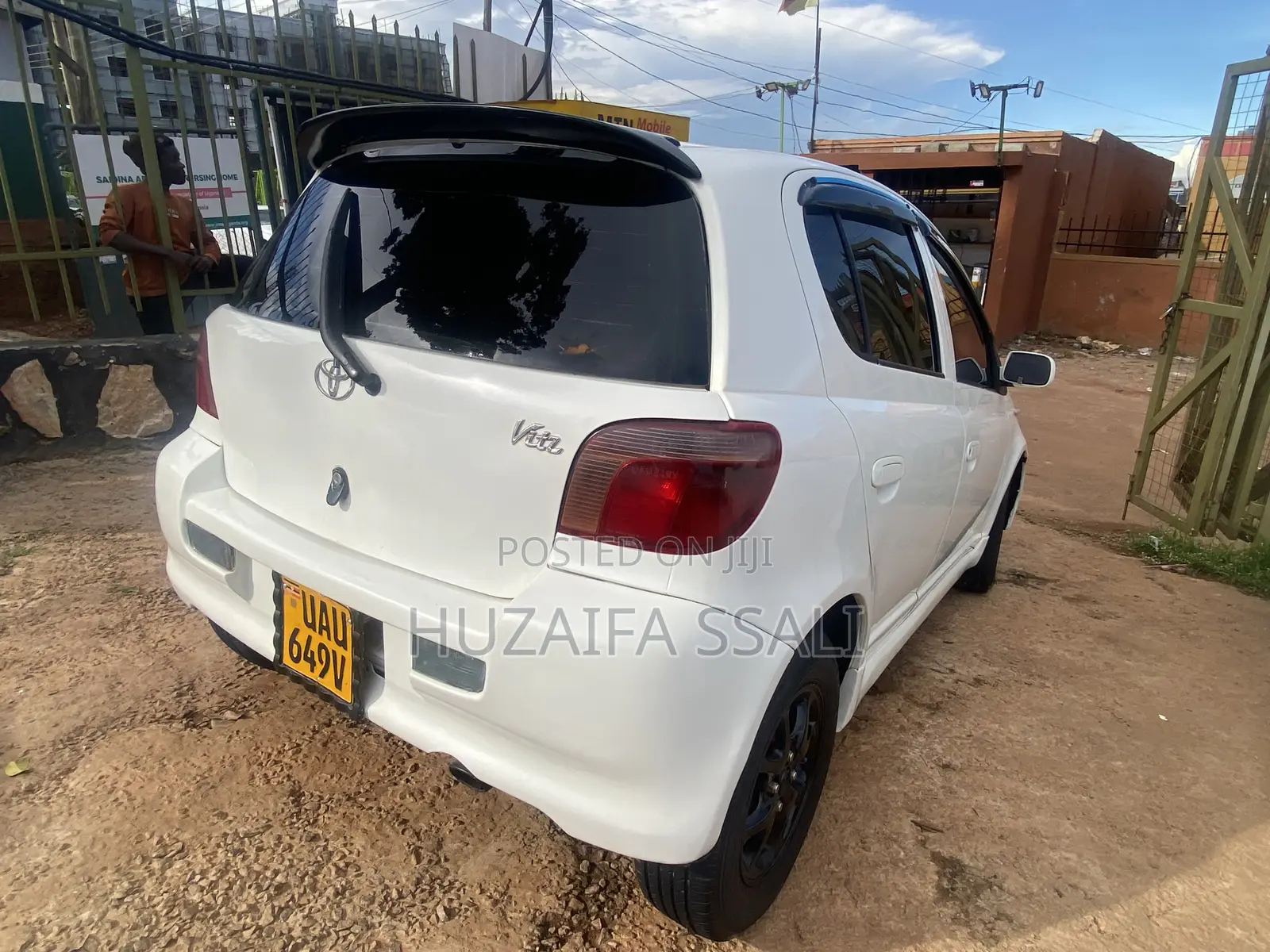 Toyota Vitz 2011 White