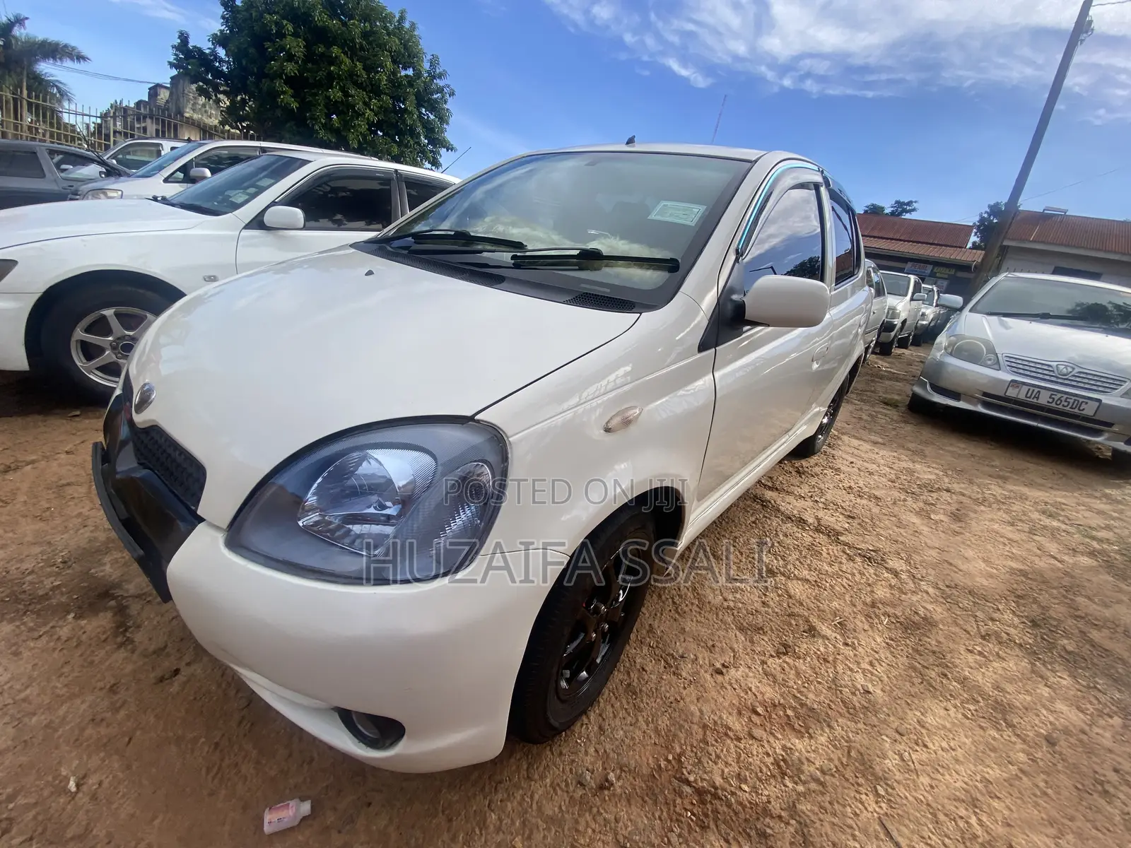 Toyota Vitz 2011 White