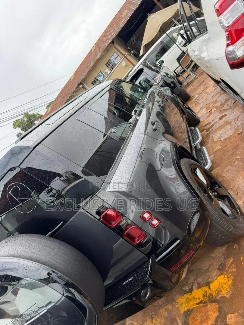 Land Rover Defender 2024 Black
