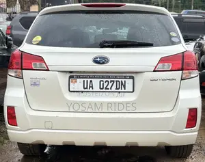 Subaru Outback 2.5i Premium 2011 White