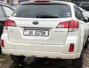 Subaru Outback 2.5i Premium 2011 White